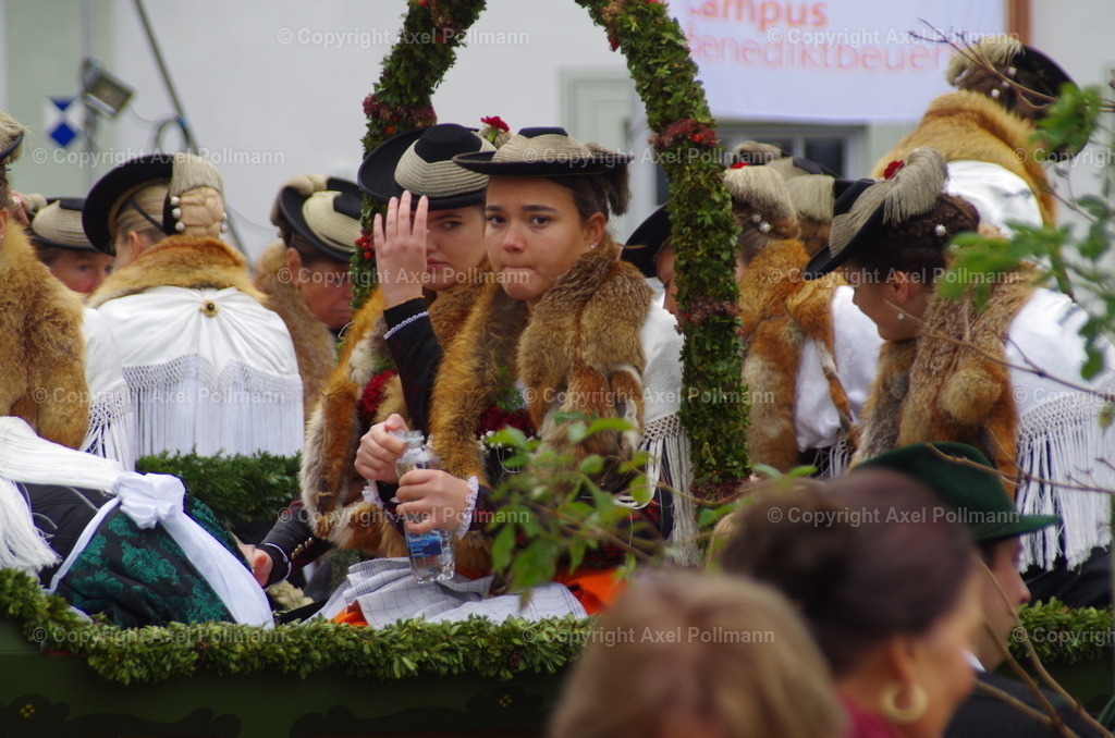 IMGP9437 | fotografiert von Axel PollmannLeonhardi Wallfahrt Benediktbeuern und Murnau, Fronleichnam, Fasching, Landschaft im Loisachtal und Benediktbeuern  - Realisiert mit Pictrs.com