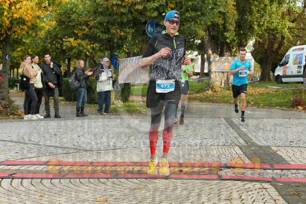 241020_1003_EX1_7588 | Sportfotografie im Rhein-Sieg Kreis, Köln, Bonn, NRW, Rheinland Pfalz, Hessen, etc. Unser Tätigkeitsfeld umfasst den Laufsport vom Volkslauf über den Marathon, Duathlon, Triathon bis zum Ultralauf wie Kölnpfad Ultra oder Schindertrail.