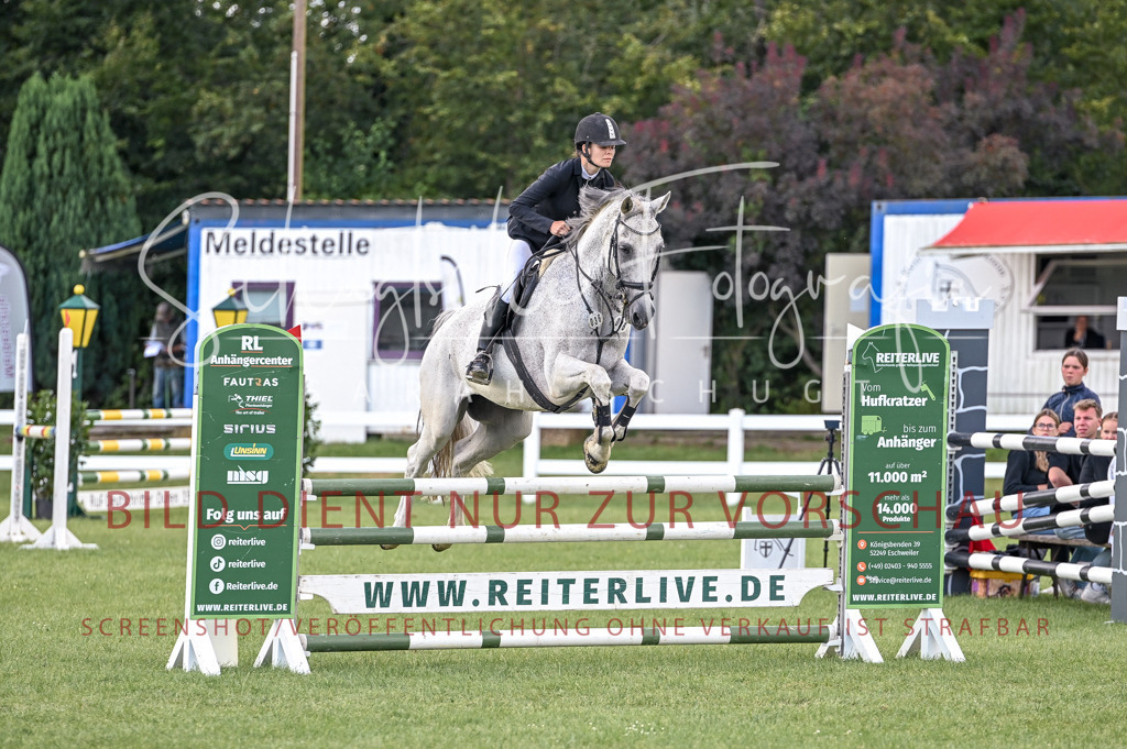 Schugtsche-Düren.2024-08.Amat.Springprf.L-125 | Schugtsche Fotografie - Realisiert mit Pictrs.com