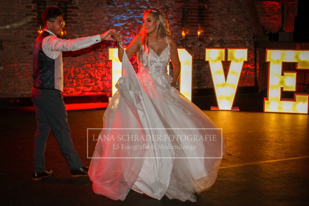 Hochzeit Sven _ Evi 08.07.22 Freie Trauung-15 | lanaschraderfotografie - Realisiert mit Pictrs.com