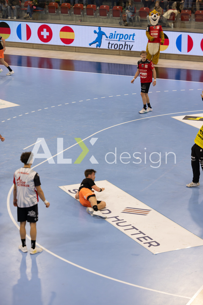 Handballen I Herren I Saison 2025-2026 I Quickline Handball League 2026 | Men I 18. Spieltag I Pfade Winterthur - Kadetten Schaffhausen I 20.12.2025 | 6 Odinn Rikhardsson (Kadetten Schaffhausen) - Flügel rechts - Realisiert mit Pictrs.com