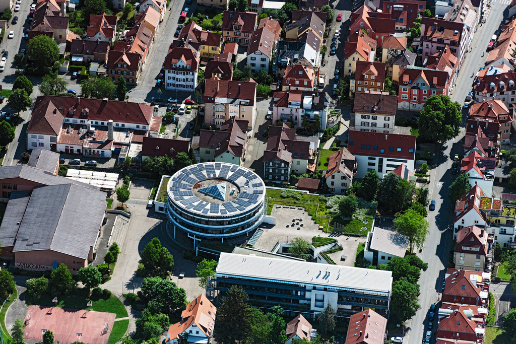 dr__0096766.jpg | TüBINGEN 19.05.2022 Schulgebäude der " Gemeinschaftsschule West Tübingen " in Tübingen im Bundesland Baden-Württemberg, Deutschland. // School building of the " Gemeinschaftsschule West Tuebingen " in Tuebingen in the state Baden-Wuerttemberg, Germany. Foto: Daniel Reiter