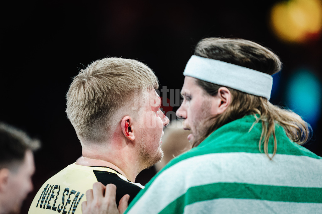Handball | Herren | EHF EURO 2024 | European Championshop Men 2024 Final Tournament | Norwegen vs. Dänemark | 21.01.2024 | Das blutende Ohr von Emil Nielsen (#12, , Dänemark, DEN) nach dem Spiel
