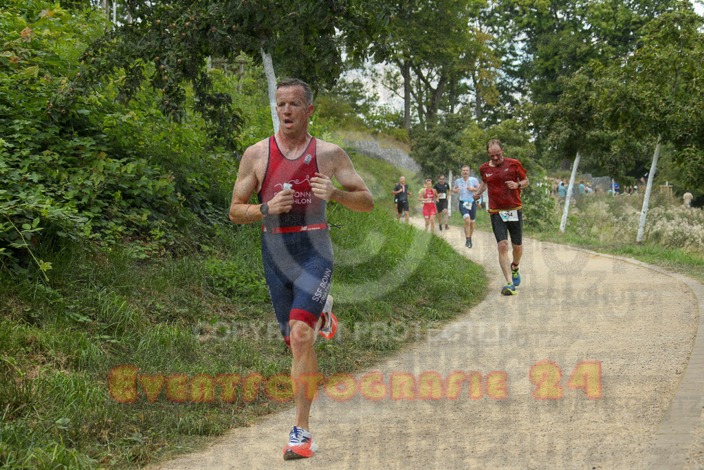 250824_1349_EX1_3803 | Sportfotografie im Rhein-Sieg Kreis, Köln, Bonn, NRW, Rheinland Pfalz, Hessen, etc. Unser Tätigkeitsfeld umfasst den Laufsport vom Volkslauf über den Marathon, Duathlon, Triathon bis zum Ultralauf wie Kölnpfad Ultra oder Schindertrail.