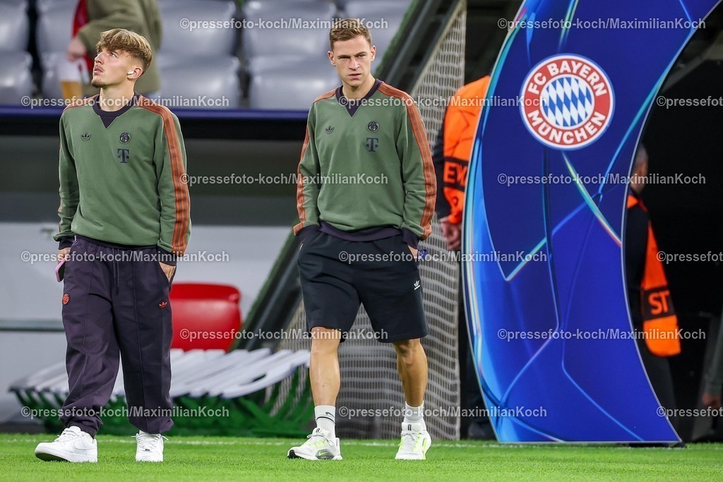 UCL22102501009 | 22.10.2025, Fußball, UEFA Champions League, FC Bayern München - Club Brügge, Allianz Arena, Saison 2025 2026: Joshua Kimmich&nbsp;(FC Bayern Muenchen #06)  bei der Platzbegehung vor dem Spiel Regulations prohibit any use of photographs as image sequences and or quasi-video.