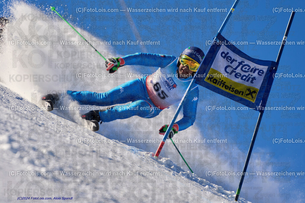 ALP4198_MASTERS-Cup_GS-A Herrn_Miotto Andrea | (C)FotoLois.com, Alois Spandl. FIS Masters-Cup Wildschönau, Giant Slalom auf der Piste Schatzberg GS, Siegerehrung auf dem Dorfplatz Niederau, Sa 13. Januar 2024.