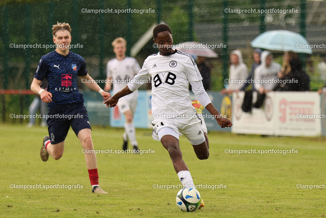 Fußball I Herren I Saison 2024-2025 I Aufstiegsspiele zur KL III I 1. Spieltag I SV Rickling - TSV Russee I 07.06.2025.106 | Shafii Juma Bakari (14, SV Rickling) - Realisiert mit Pictrs.com