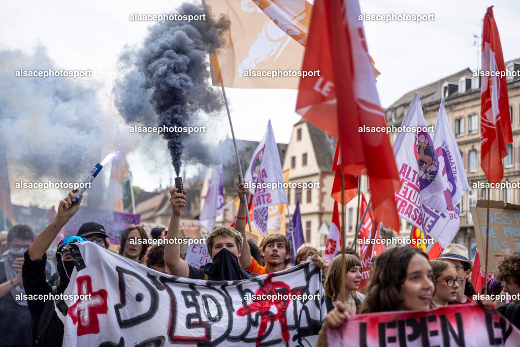 _B7A7166 | Manifestation des agents de la fonction publique a Strasbourg, le 29 septembre 2026, dans le cadre d'une journee nationale de greve et de mobilisation. Le cortege est parti de la place Kleber et a defile dans les rues du centre-ville avant de rejoindre la place de la Republique. - Realisiert mit Pictrs.com