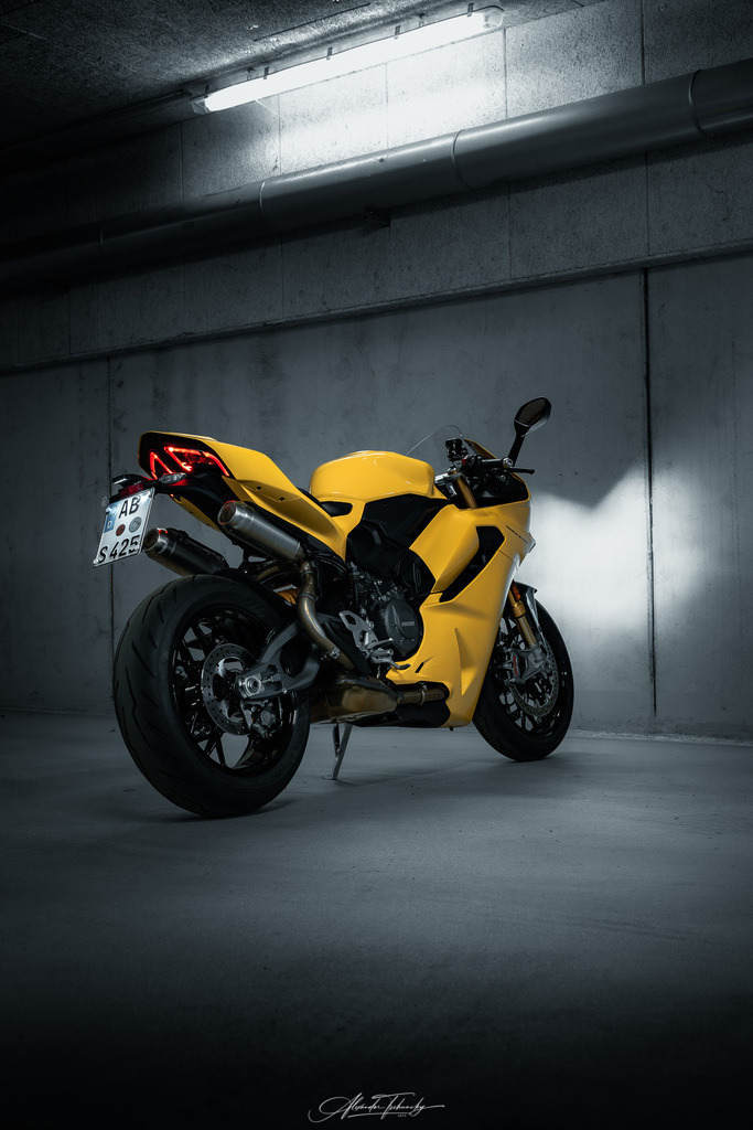 Ducati Panigake V2S | Entdecken Sie die faszinierende Welt von Alexander Tschuncky Arts: Kreative Fotografie, atemberaubende Automobilkunst und hochwertiger Bilderdruck. Lassen Sie sich inspirieren! - Realisiert mit Pictrs.com