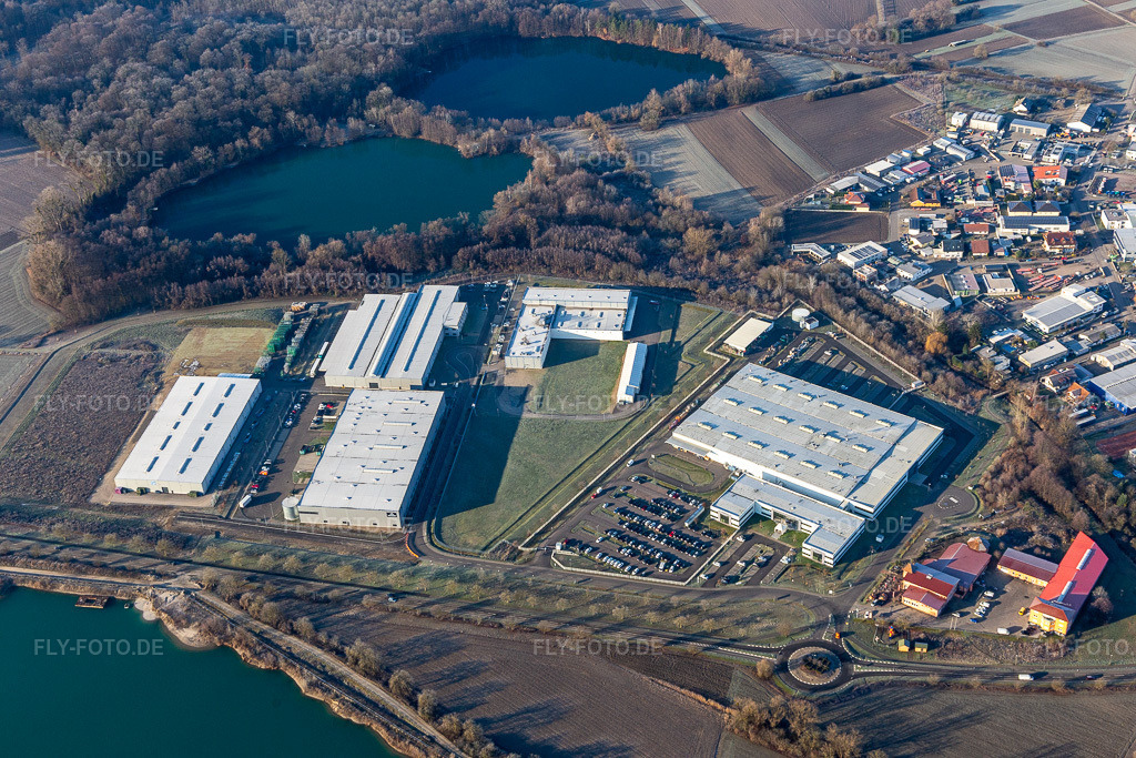Luftbild: Industrie- und Gewerbegebiet mit Faurecia, Linde+Wiemann. in Hagenbach im Bundesland Rheinland-Pfalz in Deutschland. Foto: IMG_124021.jpg vom 11.01.2021 durch Werner Riehm/FLY-FOTO.de