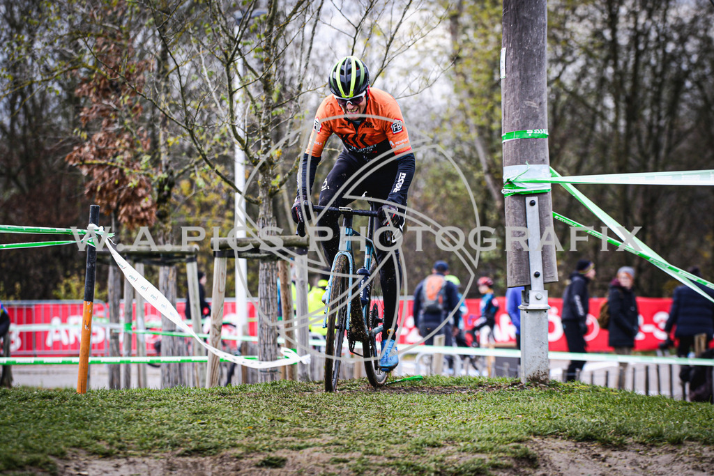 ..... | AUSTRIA, 24.11.24, 3.Radquerfeldein GP um das Sportzentrum Gunskirchen Image shows: Photo: Wapics / Andreas Willdoner