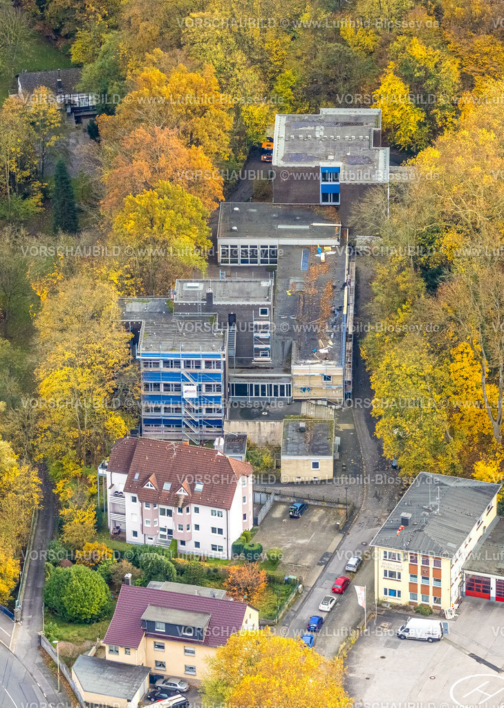 Hagen251101808-2 | Luftbild, Schule Berufskolleg der Stadt Hagen - Kaufmannsschule II - Außenstelle am Fluss Lenne, herbstliche Bäume, Hohenlimburg, Hagen, Ruhrgebiet, Nordrhein-Westfalen, Deutschland