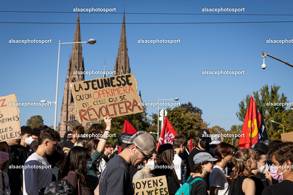 _B7A1034 | manifestation de lycéens à Strasbourg, le 6 octobre 2026, dans le cadre d’un mouvement national de protestation contre les conditions d’apprentissage. - Realisiert mit Pictrs.com
