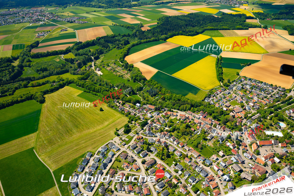 Luftaufnahme der Stadt Schechingen - Die Luftaufnahme wurde 2025 vom UL-Flugzeug heraus erstellt ( keine Drohne ) - Hochauflösende Luftaufnahme - für professionelle Ausdrucke geeignet. Die Geschenkidee !Mit Lizenz und Bildrechte bestellbar