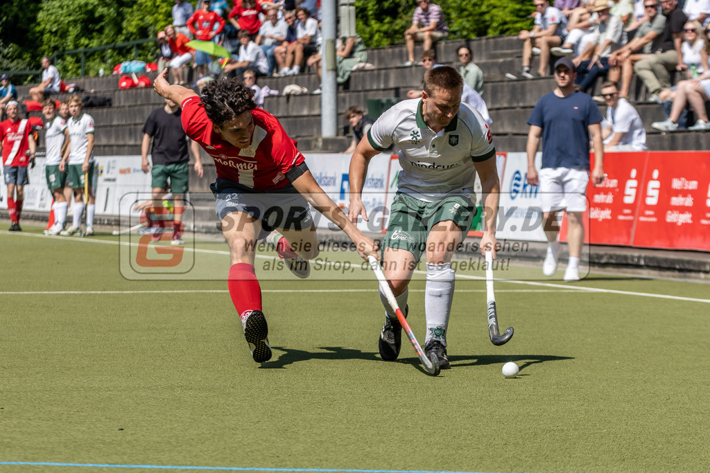 MJ_2024-.05-11-H-HTCU-Alster-40 | Julius Meyer (Uhlenhorst Mülheim #8) &amp; Tom Stroink (Der Club an der Alster #22), Uhlenhorst Mülheim - Der Club an der Alster am 11.5.2024 im Waldstadion, Mülheim a. d. Ruhr