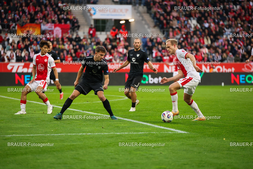 Rot-Weiss Essen - 1.Fc Schweinfurt | Essen, Deutschland, 02.11.2025 Lucas Brumme  (Rot-Weiss Essen) Einzelaktion während des 3.Liga Spiels zwischen  Rot-Weiss Essen und 1.Fc Schweinfurt am 02.11.2025 im Stadion an der Hafenstraße in Essen. (Foto von Timo Bluhmki-Schmidt/Brauer Fotoagentur