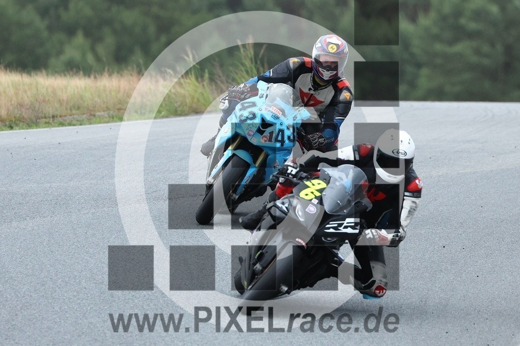 0143-20250608_11322 | Schöne Erinnerungen an spannende Momente - das festzuhalten ist unser Job. PIXELrace.de ist seit 2003 auf den Rennstrecken Europas unterwegs um die Action draußen beim Fahren und die wunderbare Stimmung imm Fahrerlager für euch einzufangen.