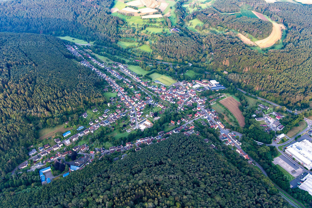 Luftbild: Ortsansicht aus Norden im Ortsteil Zell in Bad König im Bundesland Hessen in Deutschland. Foto: IMG_142676.jpg vom 19.07.2024 durch Werner Riehm/FLY-FOTO.de