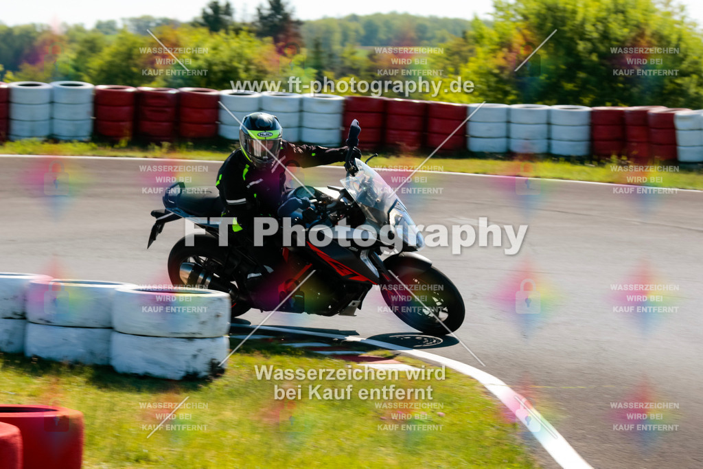 Moto-TeamOBK-21541 | Hier findet Ihr Bilder von Touristenfahrten auf der Nürburgring Nordschleife oder von anderen Veranstaltungen die ich besucht habe. Viel Spass beim Durch Schauen 