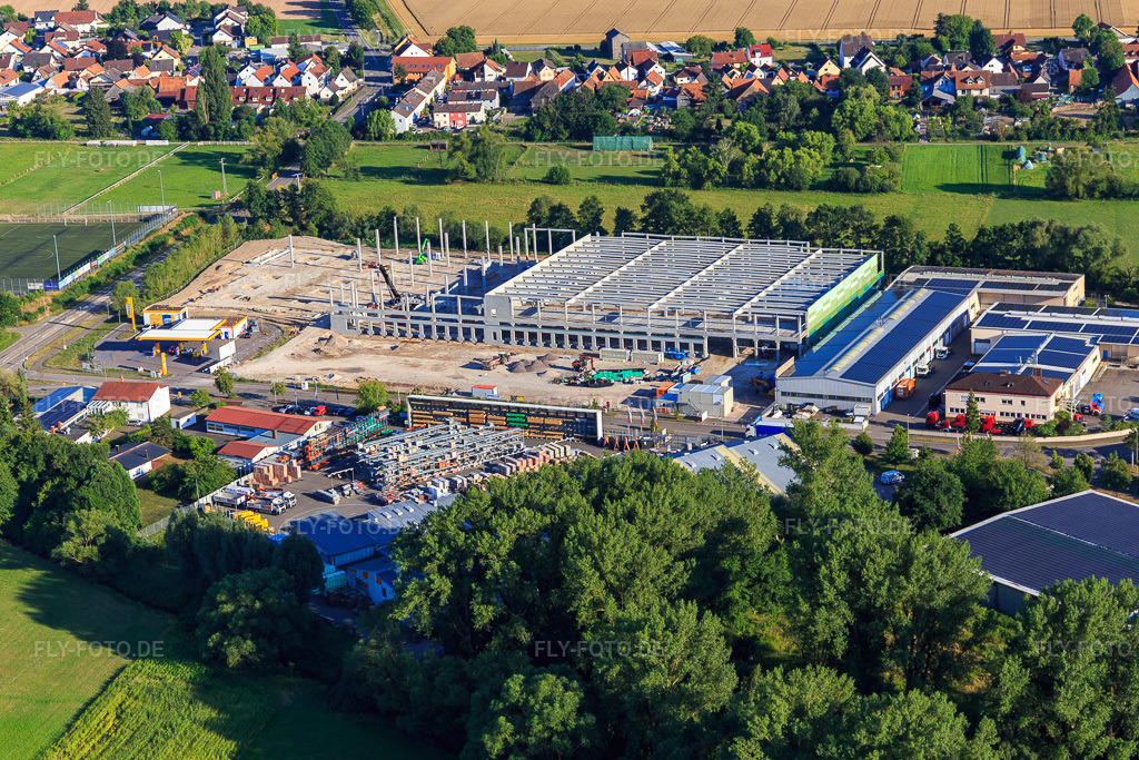 Luftbild: Baustelle des neuen Logistikpark der HANSAINVEST und DFI-Real-Estate Kandel nach Abriss des OBI-Markts im Ortsteil Minderslachen in Kandel im Bundesland Rheinland-Pfalz in Deutschland. – Foto: IMG_149400.jpg vom 18.07.2025 durch Werner Riehm/FLY-FOTO.de – Auflösung des Originals: 5472 x 3648 px – Entdecke HANSAINVEST | Kapital-verwaltungs-gesellschaft: Hansainvest – DFI Real Estate - Driving Future Innovation