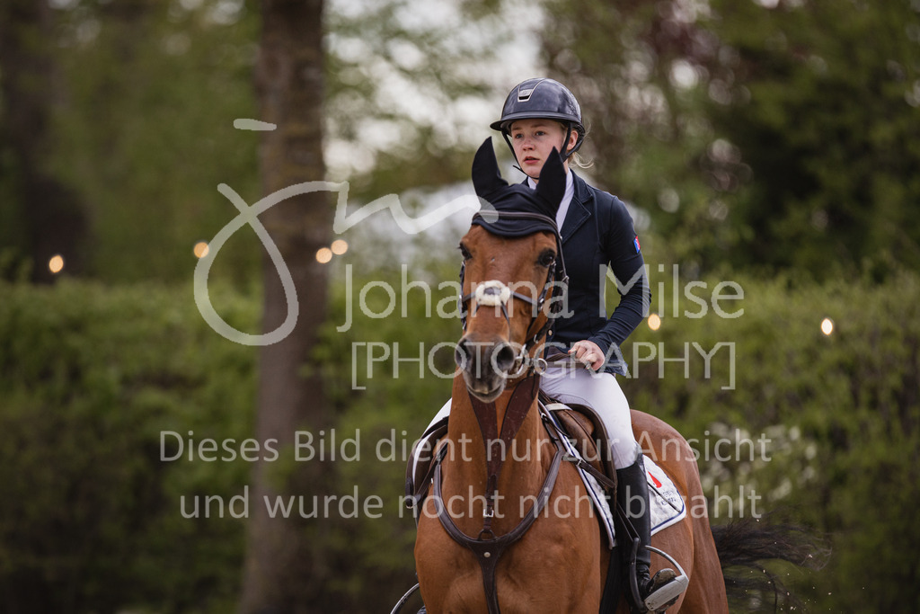 230426_HofSosath_Stil-L-500 | Deine schönsten Turniermomente als professionelle Fotos! Entdecke hochwertige Pferdesport-Fotografie im Online-Shop. Jetzt Fotos finden & bestellen!