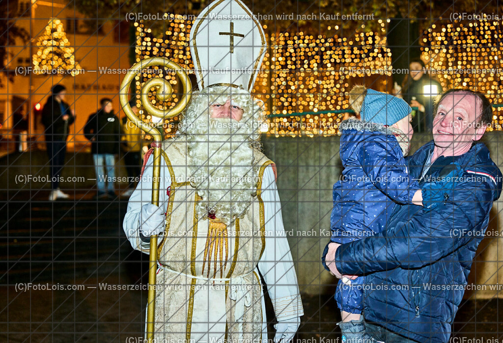 ALP7714_Wieselburger Advent_Nikolaus | (C)FotoLois.com, Alois Spandl, Wieselburger Advent im Schlosspark, Besuch durch den Hl. Nikolaus und seinen Krampussen, Sa 3. Dezember 2022.