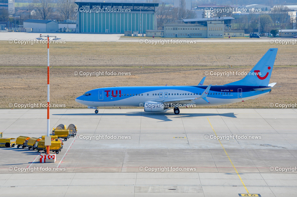 Deutschland_ Baden-Wuerttemberg_ Stuttgart_ Flughafen_ 09.03.2025-5 | 09.03.2025, Deutschland, GER, Baden-Wuerttemberg, Stuttgart, im Bild Stuttgart Airport, Flughafen, Flugfeld, Rollfeld, Vorfeld, Flugzeug, Urlaub, Reise, Business, Start, Landung, Gangway, TUI Reisen, Feature, Symbolbild