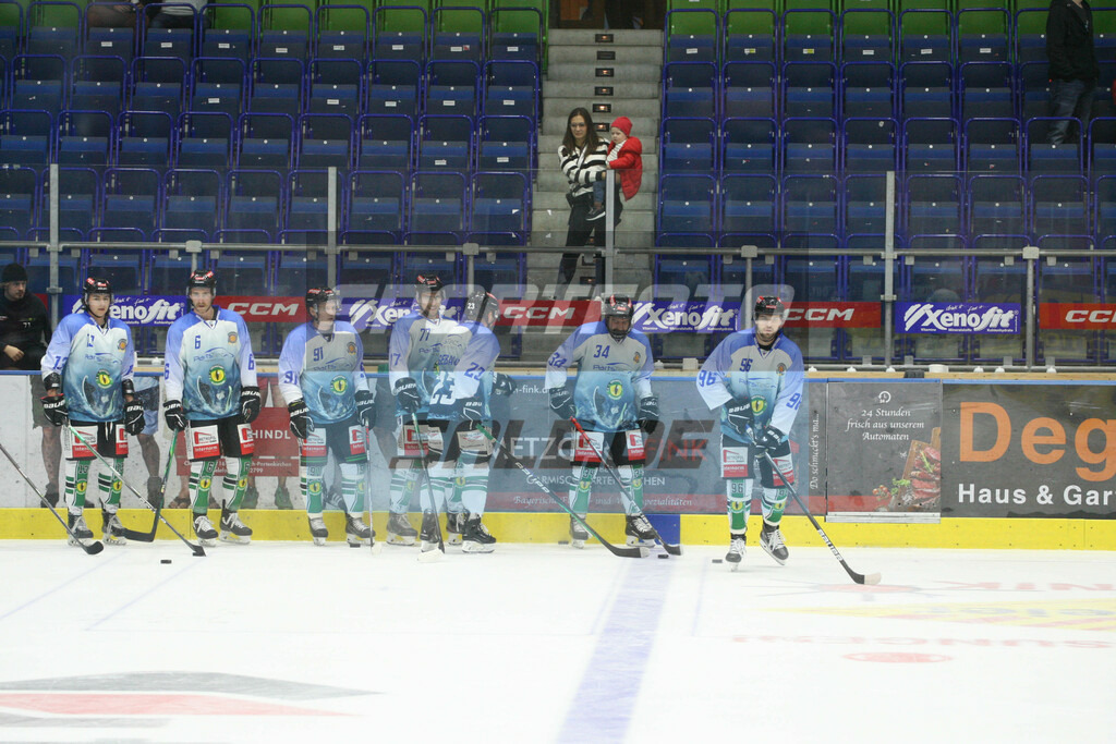 SC Riessersee - Höchstadt Alligators | Warm-up Höchstadt - Eishockey Oberliga Süd SC Riessersee - Höchstadt Alligators - © Sportfoto-Sale (MK) - Realisiert mit Pictrs.com