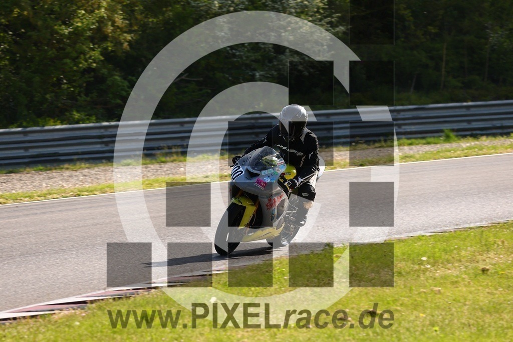 0100-20260426_00322 | Schöne Erinnerungen an spannende Momente - das festzuhalten ist unser Job. PIXELrace.de ist seit 2003 auf den Rennstrecken Europas unterwegs um die Action draußen beim Fahren und die wunderbare Stimmung imm Fahrerlager für euch einzufangen.