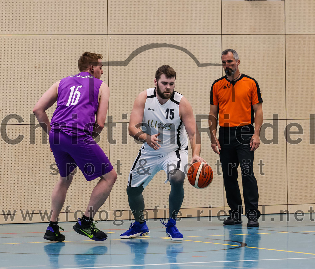 2022-05-01_066_TSV_Vaterstetten_gegen_DJK_Traunstein | Vaterstetten, Deutschland, 01.05.2022:
Basketball, Aufstiegsrunde zur Bayernliga 2021 / 2022, 5. Spieltag, TSV Vaterstetten gegen DJK Traunstein, Endergebnis: 87:79

C. Joch (DJK Traunstein, #16), Mathias Furtmair (TSV Vaterstetten, #15)

Foto: Christian Riedel / fotografie-riedel.net