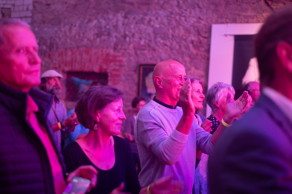 Tango meets Cuba | Tango meets Cuba mit den Klazz Brothers & Cuba Percussion im Forte Belvedere Leisnig zum Festival Hallo Leisnig 2022. - Realisiert mit Pictrs.com