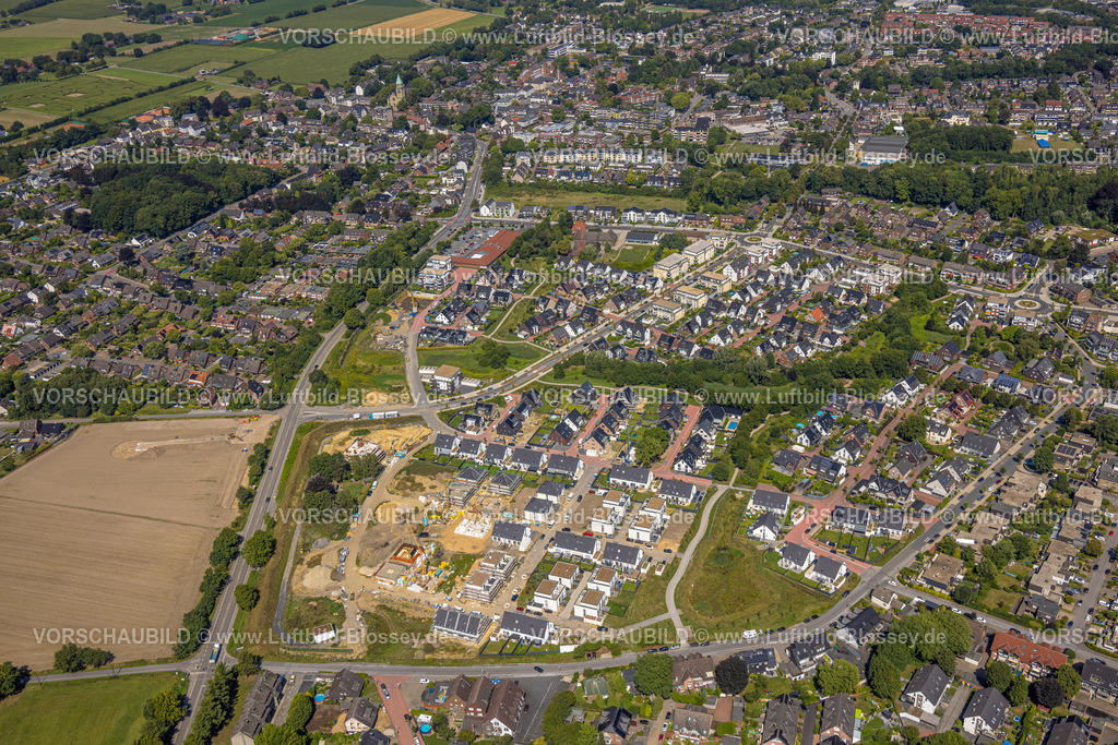Bottrop250801734Kirchhellen | Luftbild, Großbaustelle Kirchhellener Ring, Straßenausbau und Neubau Wohnsiedlung Dorfheide und Hackfurthstraße, Kreisverkehr, Kirchhellen, Bottrop, Ruhrgebiet, Nordrhein-Westfalen, Deutschland