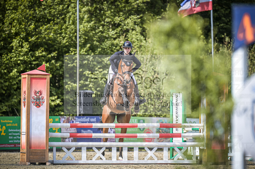 DOS_9699 | Entdecke hochwertige Reitturnierfotos von Foto Oger. Professionell, emotional und authentisch – jetzt Lieblingsmomente im Shop bestellen. - Realisiert mit Pictrs.com