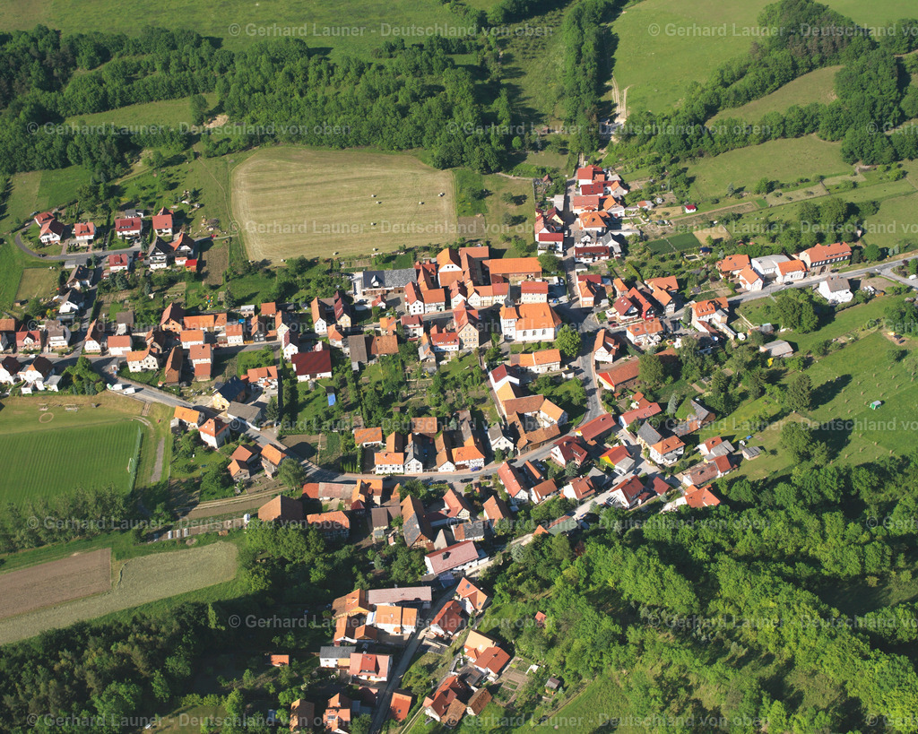2634654 | WILBICH 09.06.2006 Stadtansicht vom Stadtrand angrenzend an landwirtschaftliche Feldern  in Wilbich im Bundesland Thüringen, Deutschland // City view from the outskirts with adjacent agricultural fields  in Wilbich in the state Thuringia, Germany Foto: Gerhard Launer
