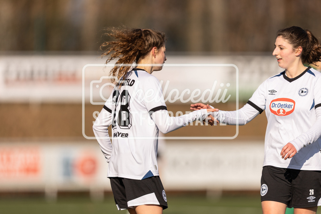 Fußball I Frauen I Saison 2025-2026 I Testspiel I BW Hollage - DSC Arminia Bielefeld I 15.02.2026-113 | Hannah Wehmeyer (28, DSC Arminia Bielefeld) Anna Pauline Czekalla (26, DSC Arminia Bielefeld) - Realisiert mit Pictrs.com
