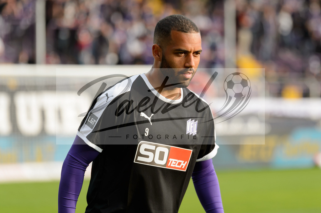 OSNVKO2021090620210906_241 | Fussball, Herren: Andrew Wooten (VfL Osnabrueck) schaut beim Spiel der 3. Liga zwischen VfL Osnabrueck und FC Viktoria Koeln im Stadion an der Bremer Bruecke am 06.09.2021 in Osnabrueck, Deutschland.DFB / DFL REGULATIONS PROHIBIT ANY USE OF PHOTOGRAPHS AS IMAGE SEQUENCES AND/OR QUASI-VIDEO. - Realisiert mit Pictrs.com