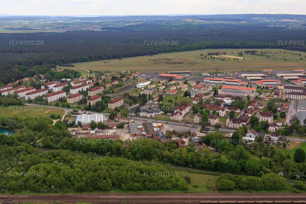 Luftbild: Industriegebiet und Wohnquartier Kaisergärten an der ehemaligen Kaserne und Feldflugplatz Babenhausen in Babenhausen im Bundesland Hessen in Deutschland. Foto: IMG_088895.jpg vom 20.05.2016 durch Werner Riehm/FLY-FOTO.dekaisergaerten-babenhausen.de