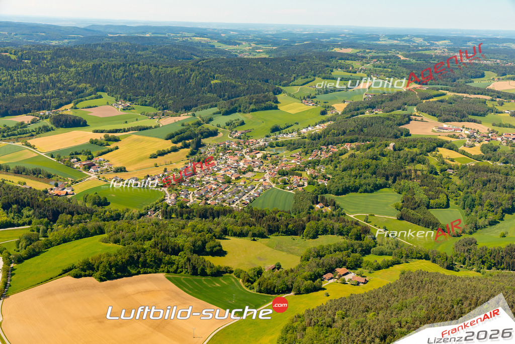 Das Luftbild zeigt :  Zell - Die Luftaufnahme wurde 2024 vom UL-Flugzeug aus erstellt ( keine Drohne ) - Hochauflösende Luftaufnahme - Für grossformatige Ausdrucke geeignet. Die Geschenkidee !Mit Lizenz und Bildrechte bestellbar