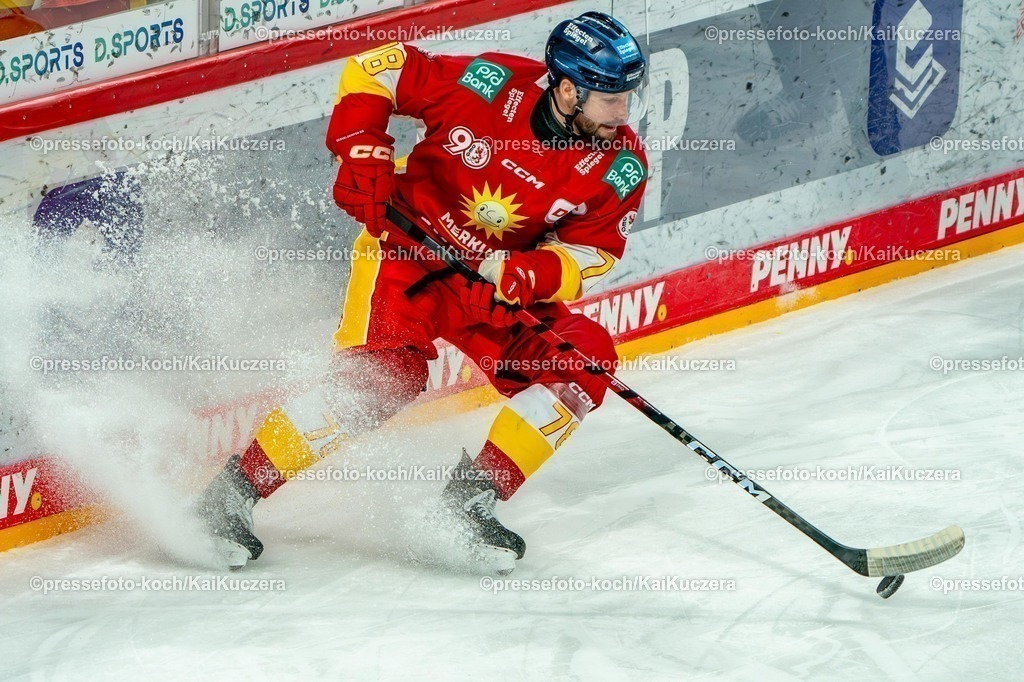 xKKUx26102501021 | 26.10.2025, xydrx, Eishockey, DEL2, Düsseldorfer EG - Blue Devils Weiden, PSD Bank Dome Düsseldorf:  Kevin Orendorz (DEG #78) 
