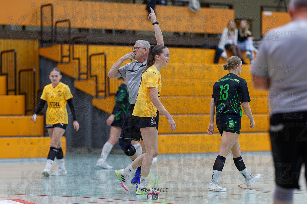 Frauen Oberliga Mitte (HHV); HSG Kleenheim/Langgöns II - HSG Eibelshausen/Ewersbach | Frauen Oberliga Mitte (HHV); HSG Kleenheim/Langgöns II - HSG Eibelshausen/Ewersbach am 01.11.2025 in Oberkleen (Weidig-Halle)Photo © 2025 - Jörg Heinrich - Realisiert mit Pictrs.com