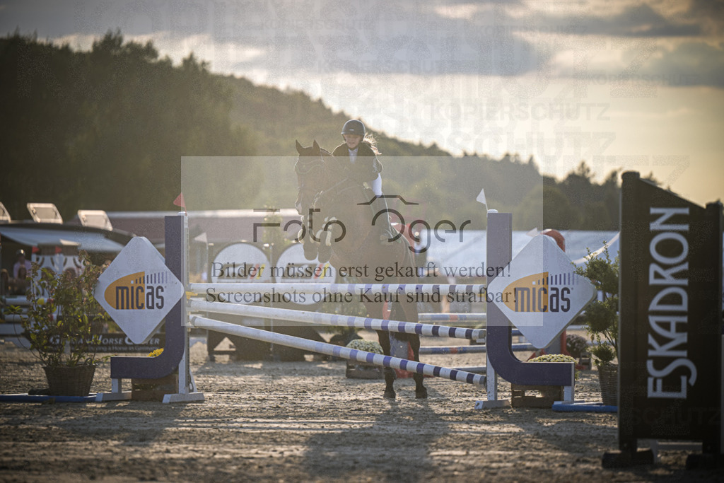 DOS_0286 | Entdecke hochwertige Reitturnierfotos von Foto Oger. Professionell, emotional und authentisch – jetzt Lieblingsmomente im Shop bestellen.Deutschlandweite Turnierfotografie. - Realisiert mit Pictrs.com