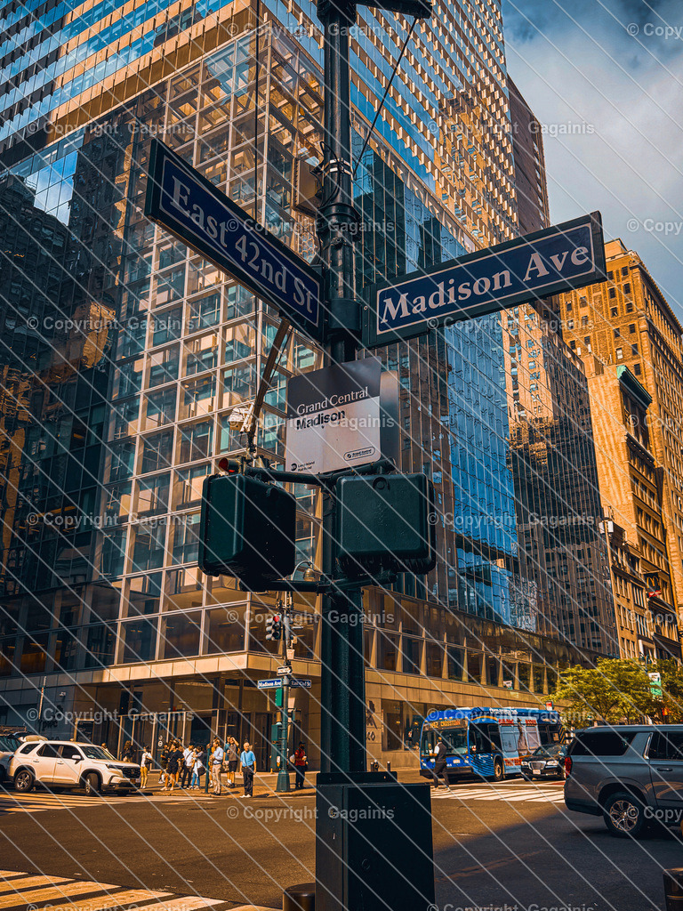 New York Madison Avenue New York City Skyline Fotografie | NYC Wandbild | Digitale Datei | Empire State Building Poster | Stadtbild Kunst | Die Madison Avenue ist bekannt für ihre exklusiven Boutiquen und Luxusgeschäfte. Sie gilt als Zentrum der Werbebranche in New York City.