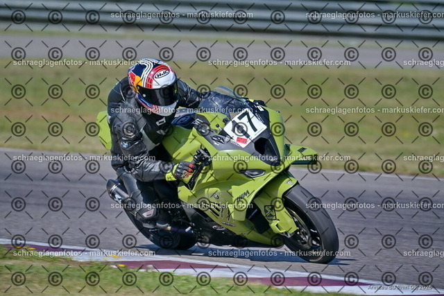 26BT02-0034 | markuskiefer.com - Realisiert mit Pictrs.com