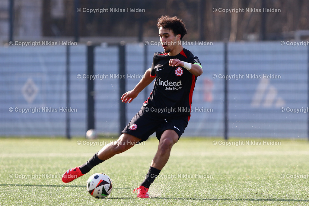 H_HamburgerSVU19_EintrachtFrankfurtU19_U19DFBNachwuchsliga_15022025 | #10 Ayoub Chaikhoun (Eintracht Frankfurt U19)Fußball I Junioren I U19 DFB-Nachwuchsliga I Saison 2024-2025 I Hauptrunde Liga A, Gruppe C, 3. Spieltag I Hamburger SV U19 - Eintracht Frankfurt U19 I 15.02.2025 I Alexander-Otto-Akademie