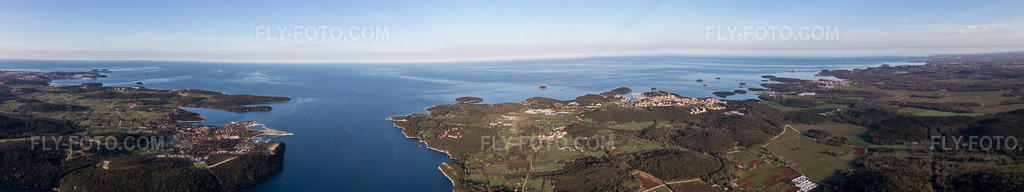 Aerial view: Panorama in Vrsar in the state Gespanschaft Istrien, Croatia. – Photo: IMG_106315-Pano.jpg taken on 04/14/2018 by Werner Riehm/FLY-FOTO.com – Resolution of the original: 17393 x 3264 px