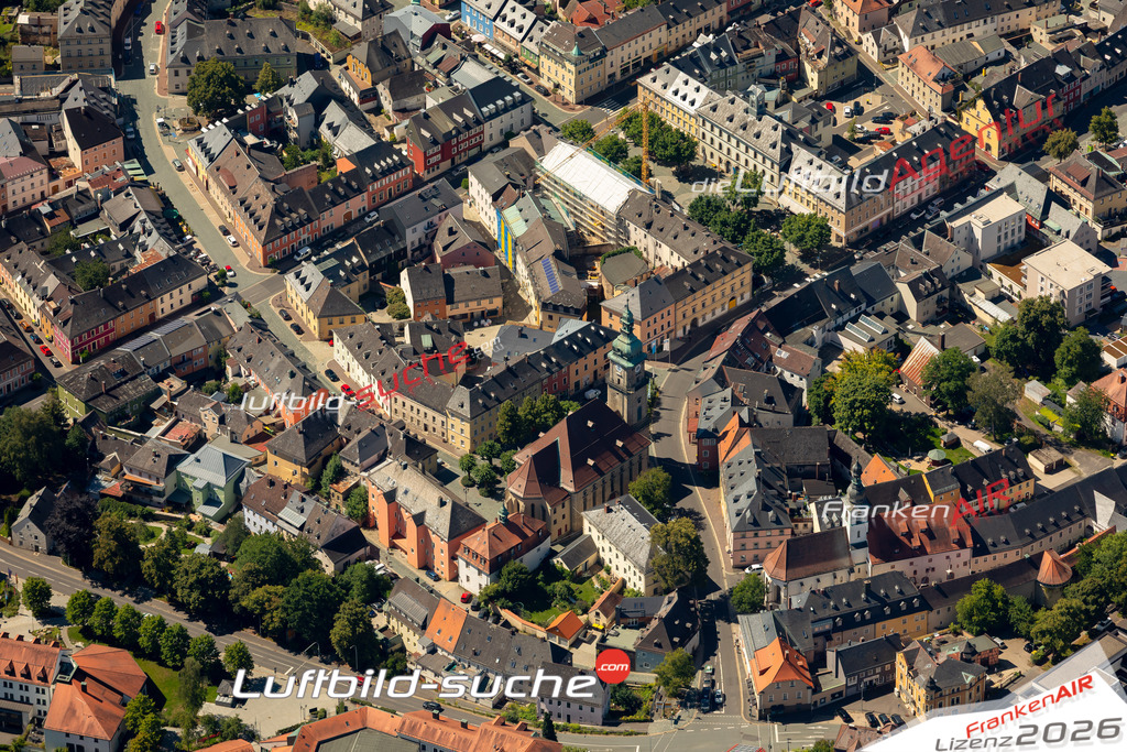 Das Luftbild zeigt : Kirche Wunsiedel - Die Luftaufnahme wurde 2023 vom UL-Flugzeug aus erstellt ( keine Drohne ) - Hochauflösende Luftaufnahme - Für grossformatige Ausdrucke geeignet. Die Geschenkidee !Mit Lizenz und Bildrechte bestellbar