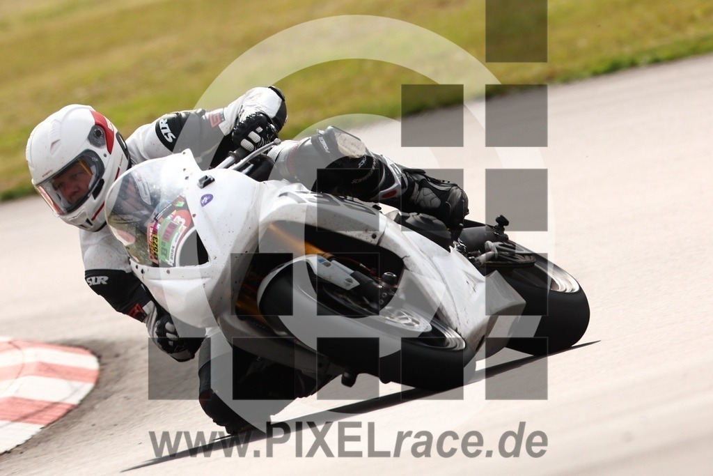 0523-20240601_00452 | Schöne Erinnerungen an spannende Momente - das festzuhalten ist unser Job. PIXELrace.de ist seit 2003 auf den Rennstrecken Europas unterwegs um die Action draußen beim Fahren und die wunderbare Stimmung imm Fahrerlager für euch einzufangen.
