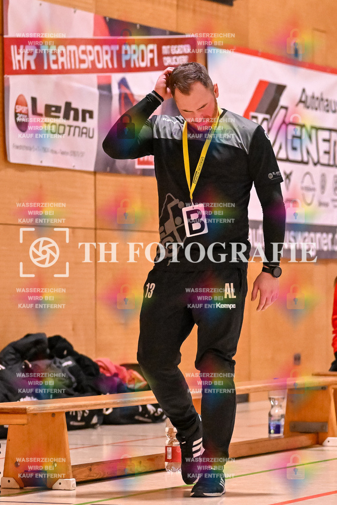 GER, SG Maulburg/Steinen - TuS Helmlingen, Handball, Suedbadenliga, 14. Spieltag, Saison 2023/2024, 17.02.2024 | André Leuchtmann (SG Maulburg Steinen, Trainer)

GER, SG Maulburg/Steinen - TuS Helmlingen, Handball, Suedbadenliga, 14. Spieltag, Saison 2023/2024, 17.02.2024

Foto: TH Fotografie/Thomas Hess