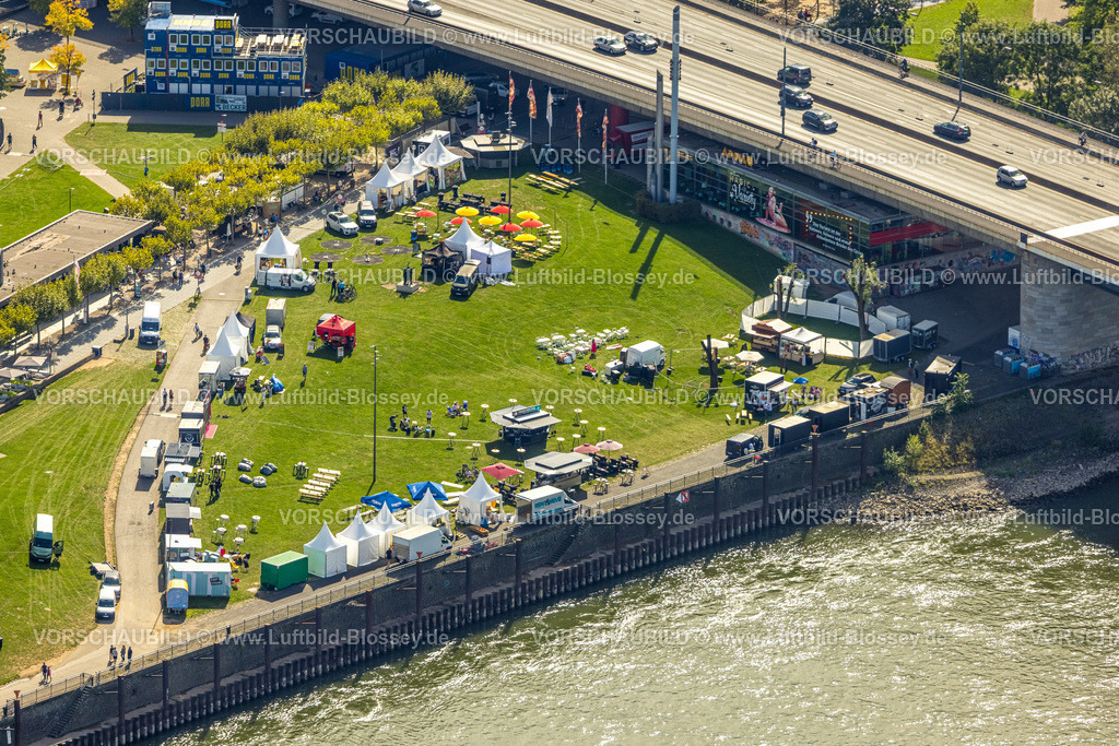Duesseldorf250902596 | Luftbild, Veranstaltung mit Pavillons auf der Wiese neben der Rheinkniebrücke, Carlstadt, Düsseldorf, Ruhrgebiet, Nordrhein-Westfalen, Deutschland