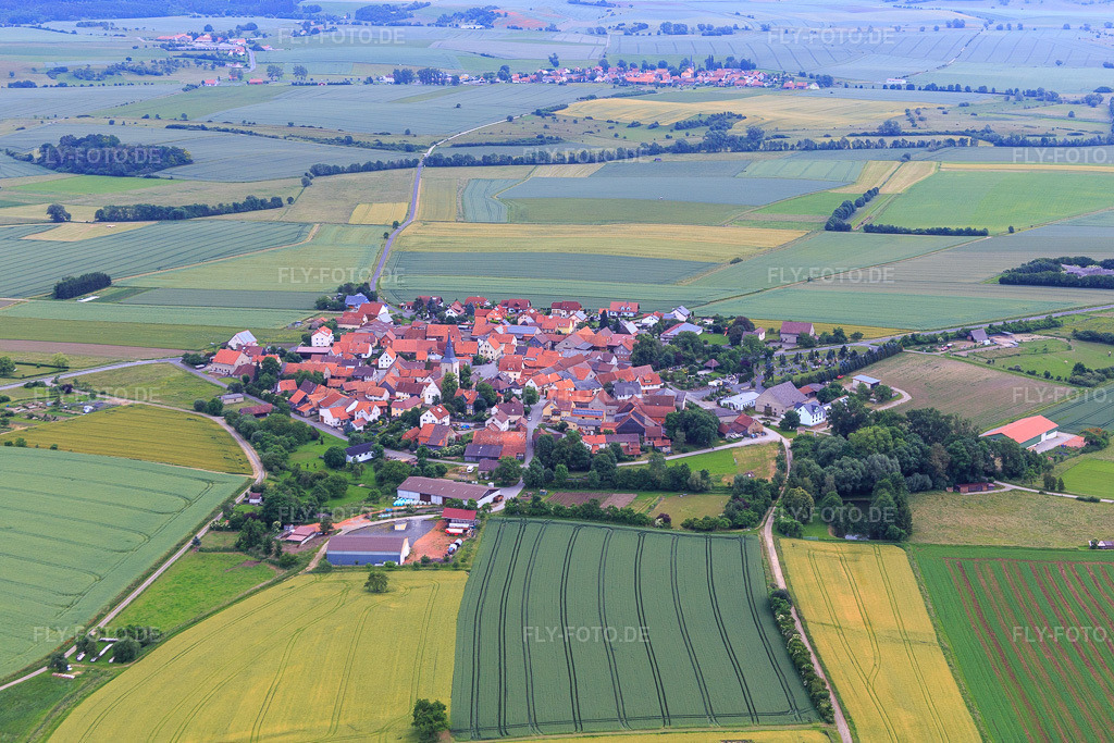 Luftbild: Ortsansicht von Westen im Ortsteil Rothausen in Höchheim im Bundesland Bayern in Deutschland. Foto: IMG_089888.jpg vom 11.06.2016 durch Werner Riehm/FLY-FOTO.de
